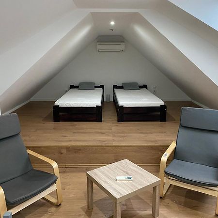 Spacious Apartment In Town Centre Nové Zámky Zewnętrze zdjęcie