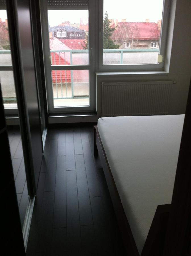 Spacious Apartment In Town Centre Nové Zámky Zewnętrze zdjęcie