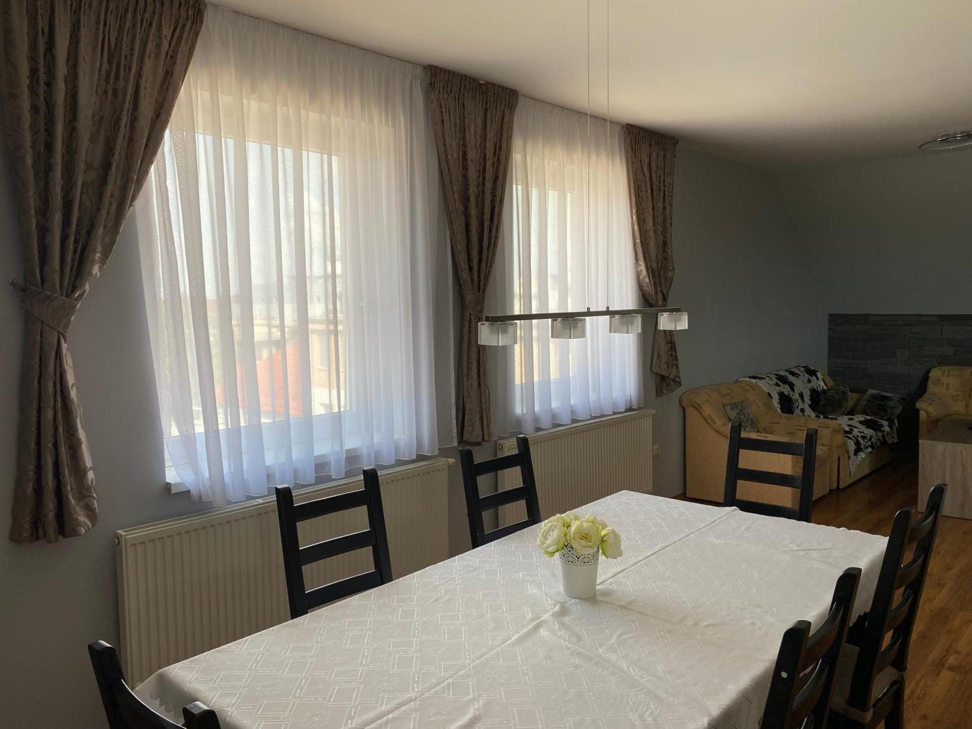 Spacious Apartment In Town Centre Nové Zámky Zewnętrze zdjęcie