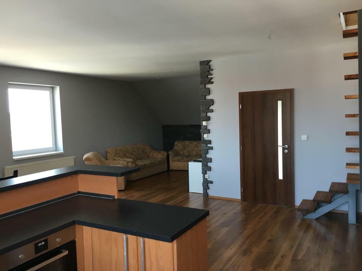 Spacious Apartment In Town Centre Nové Zámky Zewnętrze zdjęcie