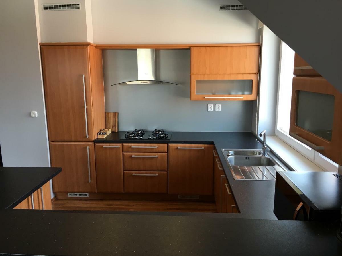 Spacious Apartment In Town Centre Nové Zámky Zewnętrze zdjęcie